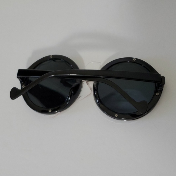 🆕️ Fashion Forward Oversized Round Sunglasses - Picture 6 of 6